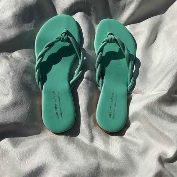 NEW in BOX!! SAKS FIFTH AVENUE mint sandals, size 7M. - Picture 2 of 5